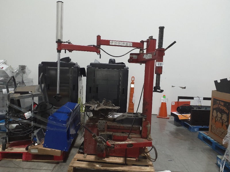 Coats Rim Clamp Tire Changer w/ Robo-Arm (1) - Load #228255