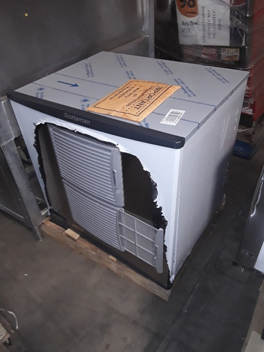 Scotsman Ice Machine (1) - Load #236141