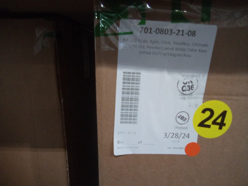 Mixed Mannequins & Picnic Tables - Load #261222