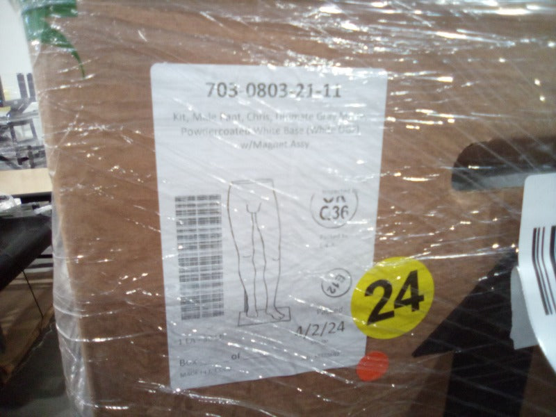 Mixed Mannequins & Picnic Tables - Load #261222