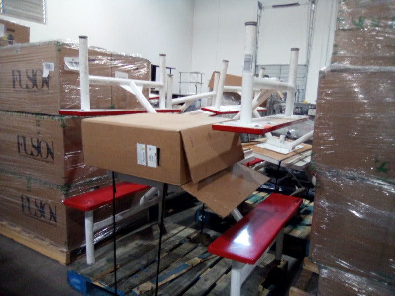 Mixed Mannequins & Picnic Tables - Load #261222