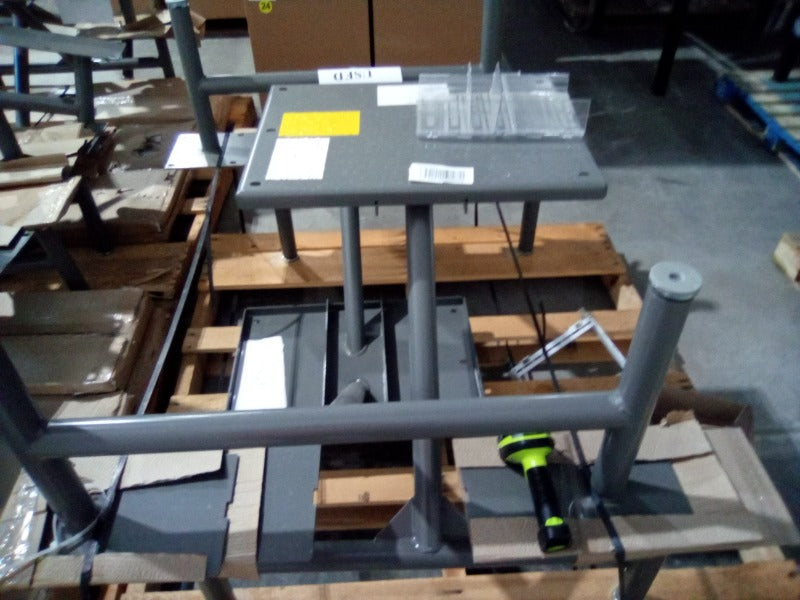 Mixed Mannequins & Picnic Tables - Load #261222