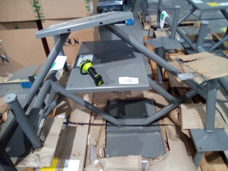 Mixed Mannequins & Picnic Tables - Load #261222