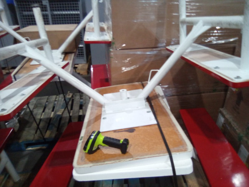 Mixed Mannequins & Picnic Tables - Load #261222