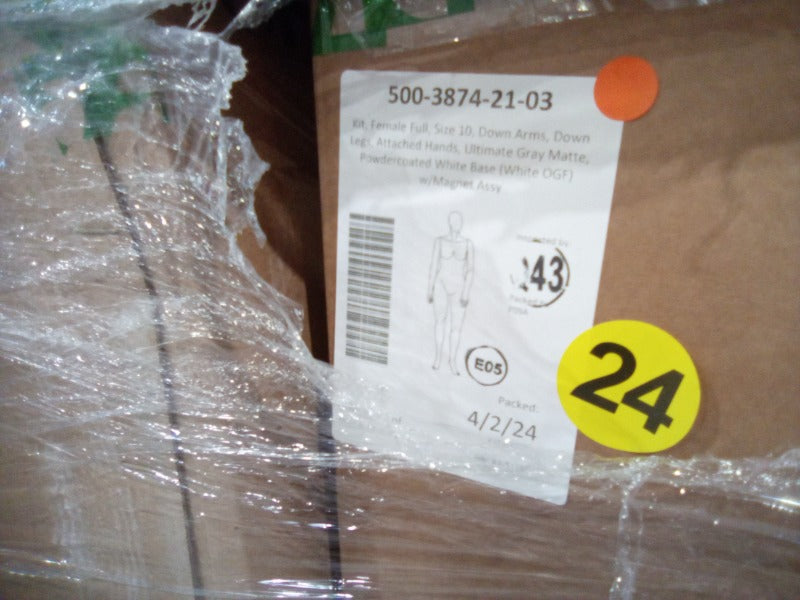 Mixed Mannequins & Picnic Tables - Load #261222