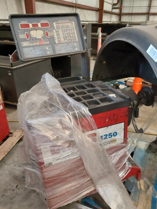 Coats Tire Balancer (2) , Coats Rim Clamp Tire Changer (1) , COATS 1250-2D (3)  - Load #299963