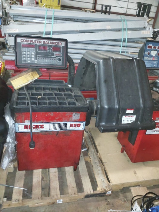 Coats Tire Balancer Model 950S (1) - Load #198083