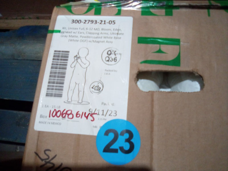 Mixed Mannequins  - Load #259501