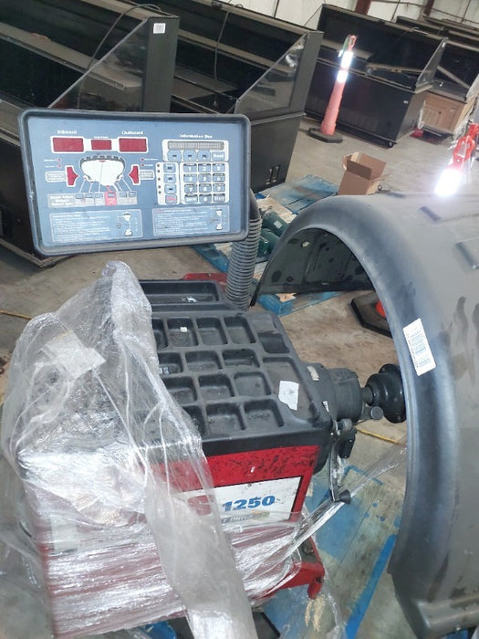 Coats Tire Balancer (2) , Coats Rim Clamp Tire Changer (1) , COATS 1250-2D (3)  - Load #299963