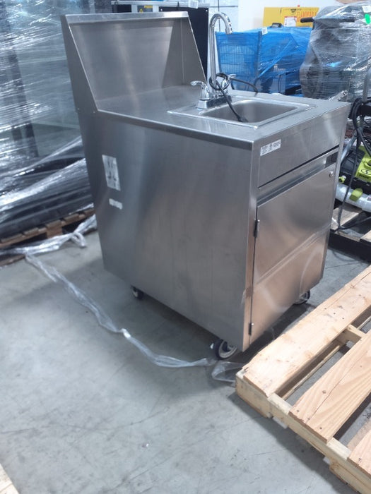 Get a great deal on used restaurant equipment.  Available for pick up in Greenfield, IN today. 28 Pallet Positions Buy on 1GNITE marketplace today. 